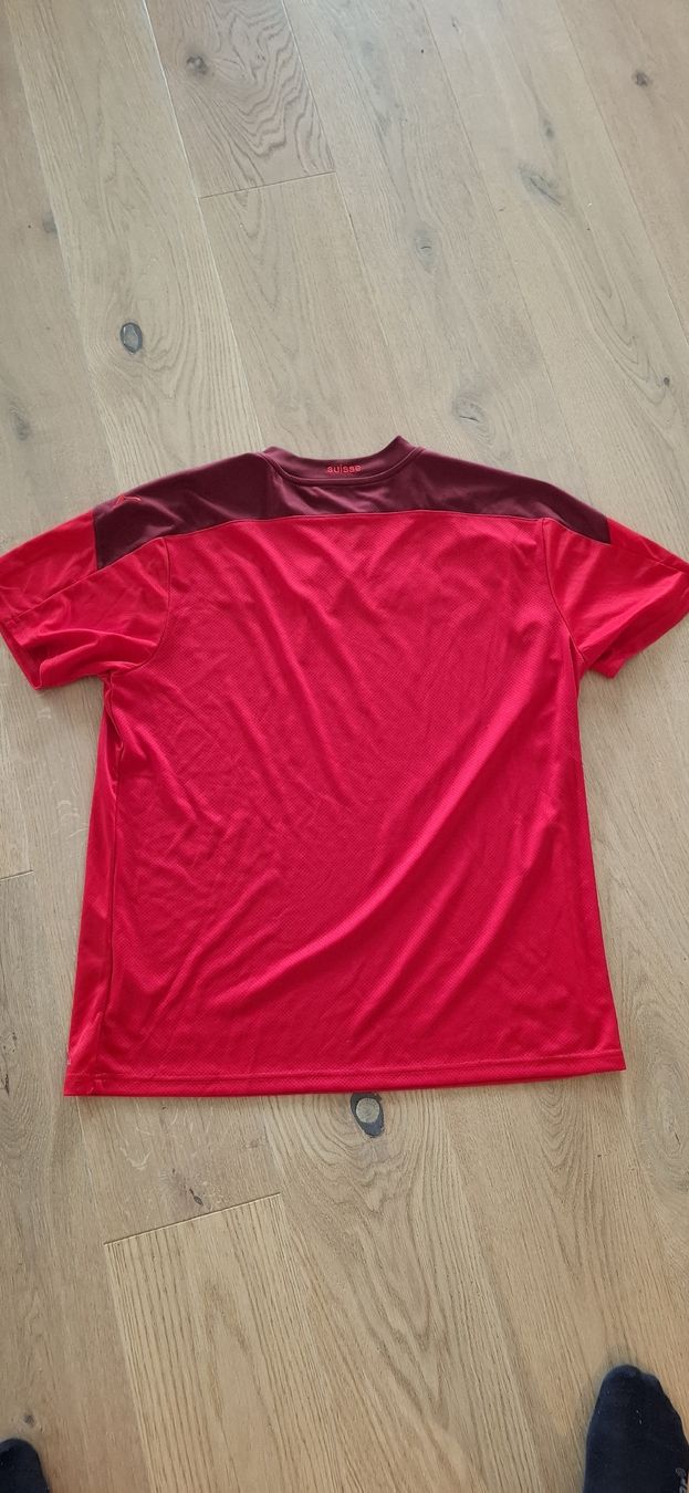 Puma Maillots de corps & Pantalons: Schönes Trikot Schweizer Nati – D'occasion à Ruswil par SIMBOB1992 1