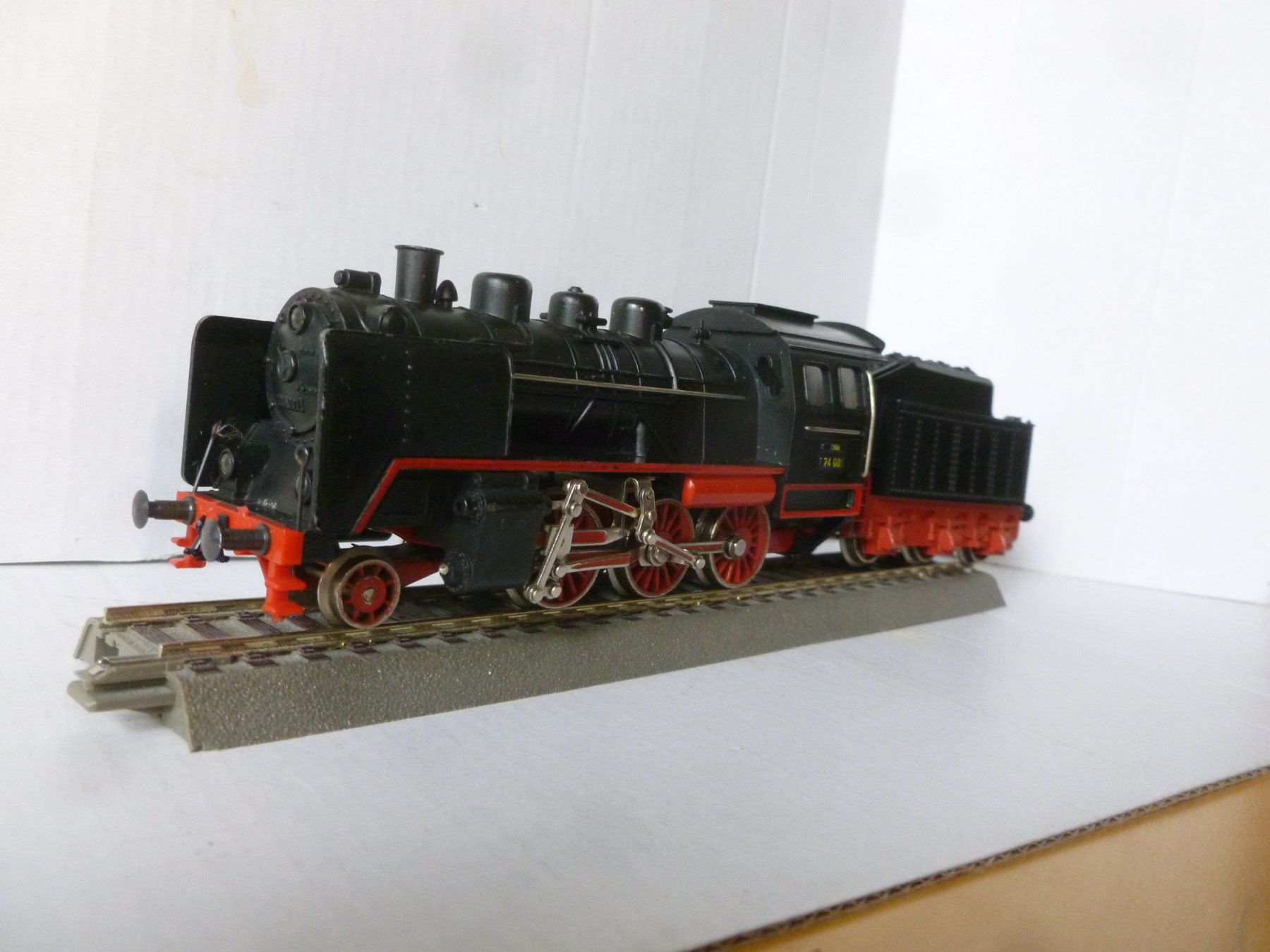 Fleischmann Modellini di ferrovie: Fleischmann BR24 Guss – Usato da Bubikon venduto da Br103er