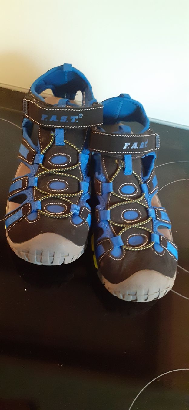 Scarpe per ragazzi: Sandalen Gr. 39 Jungen – Usato da Winterthur venduto da fabelwin 1