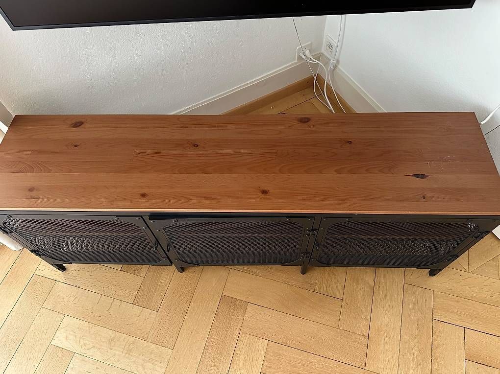 Mobili TV: Fjällbo Fernsehmöbel von Ikea – Usato da Bern venduto da Melun13 2