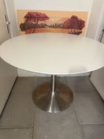 Runder Tisch weiss Metallfuss guter Zustand