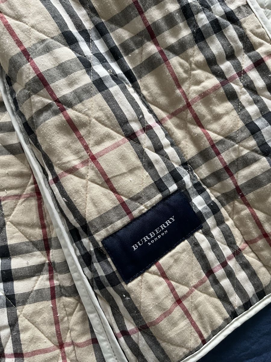 Burberry Giacche: Burberry Women's Quilted Jacket | Light grey | Small – Usato da Zürich venduto da ecracco 1