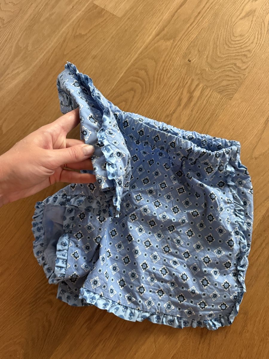 Claudie Pierlot Pantaloni: Claudie Pierlot Shorts – Usato da Bottmingen venduto da Itsclaire 4