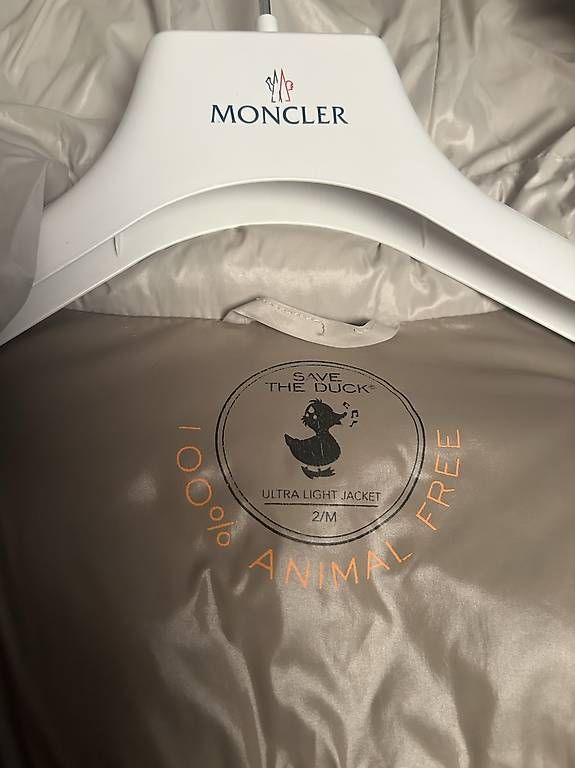 Giacche: WINTERJACKE SAVE THE DUCK – Usato da Niederhelfenschwil venduto da Mileko 1