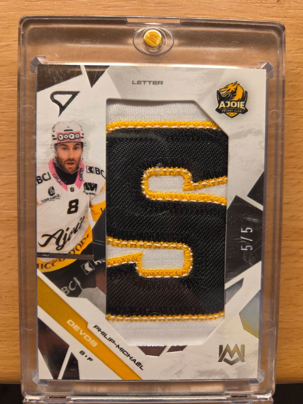 Sportzoo Carte collezionabili: HC Ajoie - Lettre DEVOS 5/5 – Usato da Arzier-Le Muids venduto da SmellyCat
