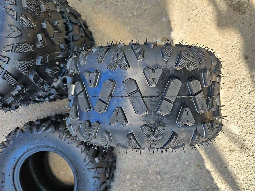 Pneumatici & Ruote complete: Pneus quad enfant – Usato da les verrières venduto da Lewydo 2