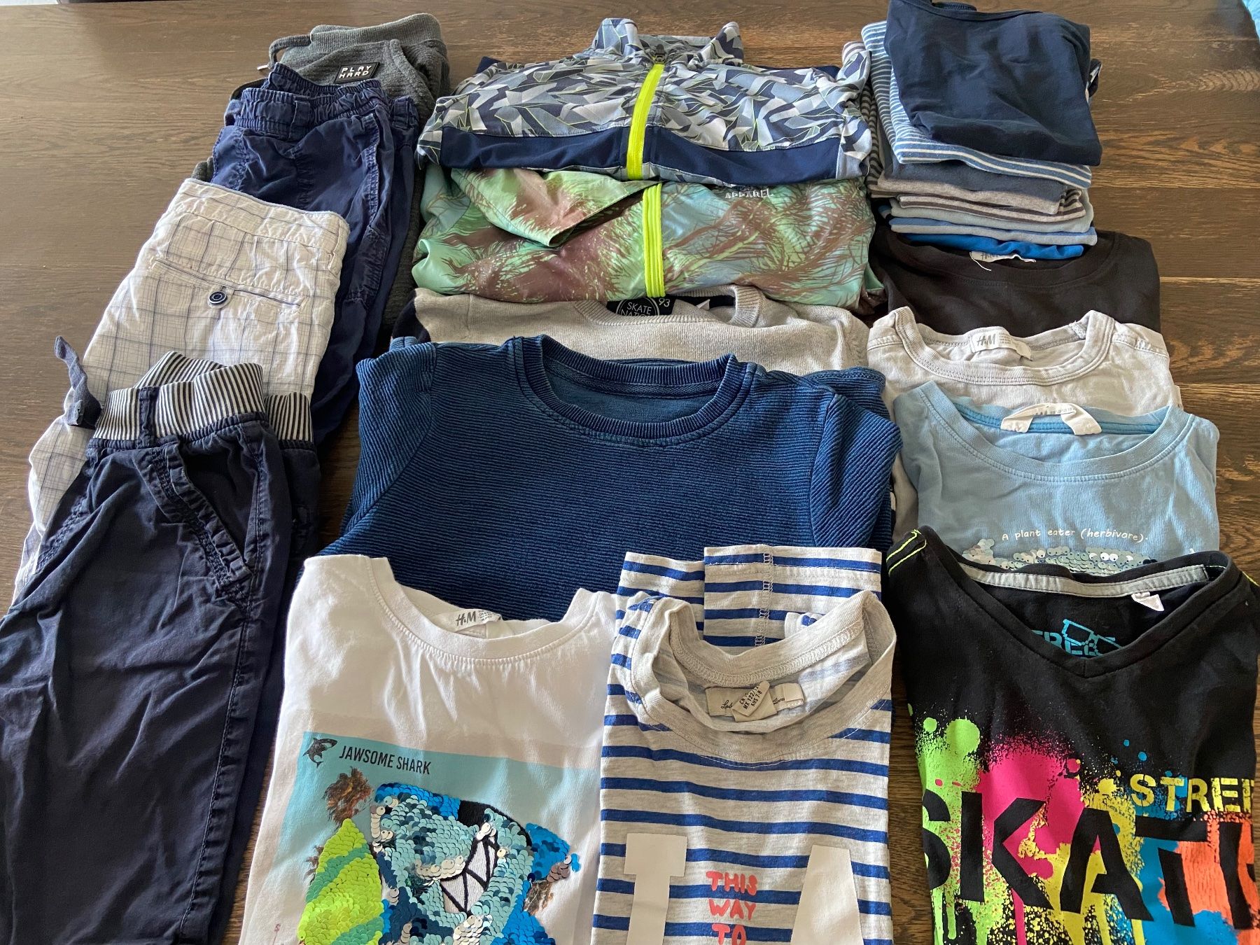 Lotti & Set di vestiti: Kleiderset Gr. 122/128 – Usato da Rudolfstetten venduto da CorINX