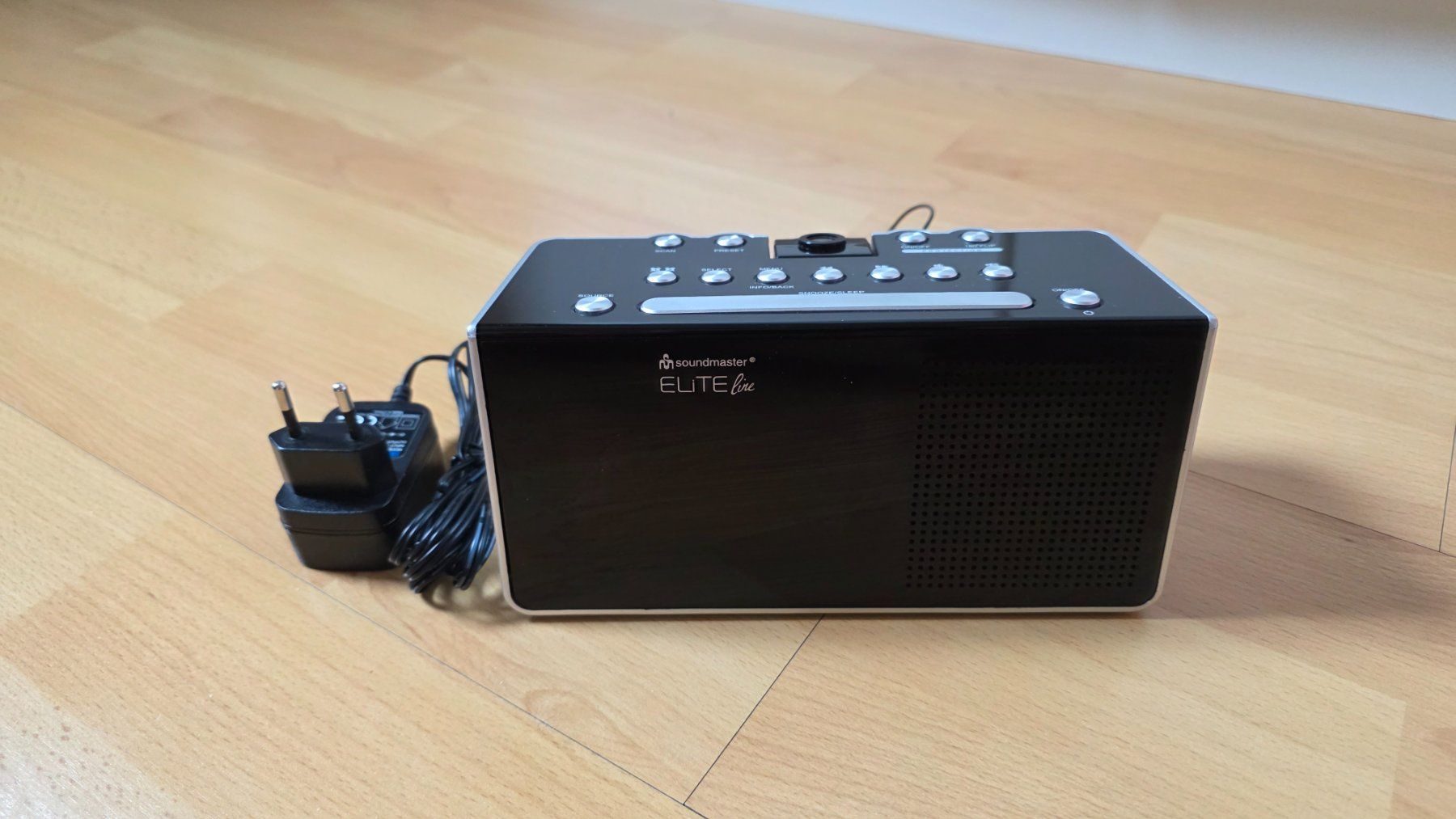 Sveglie: Soundmaster UR8200SI Réveil à projection DAB – Usato da Nyon venduto da Redlime