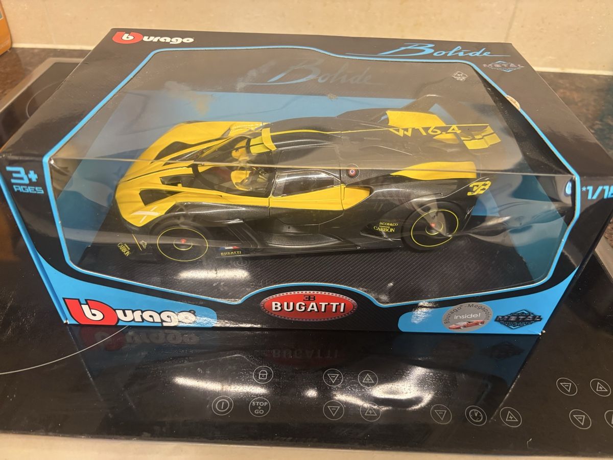 Bugatti Modellautos: Bugatti W16.4 1:18 von Bburago – Neu (gemäss Beschreibung) aus Opfikon von Cycomyco 3