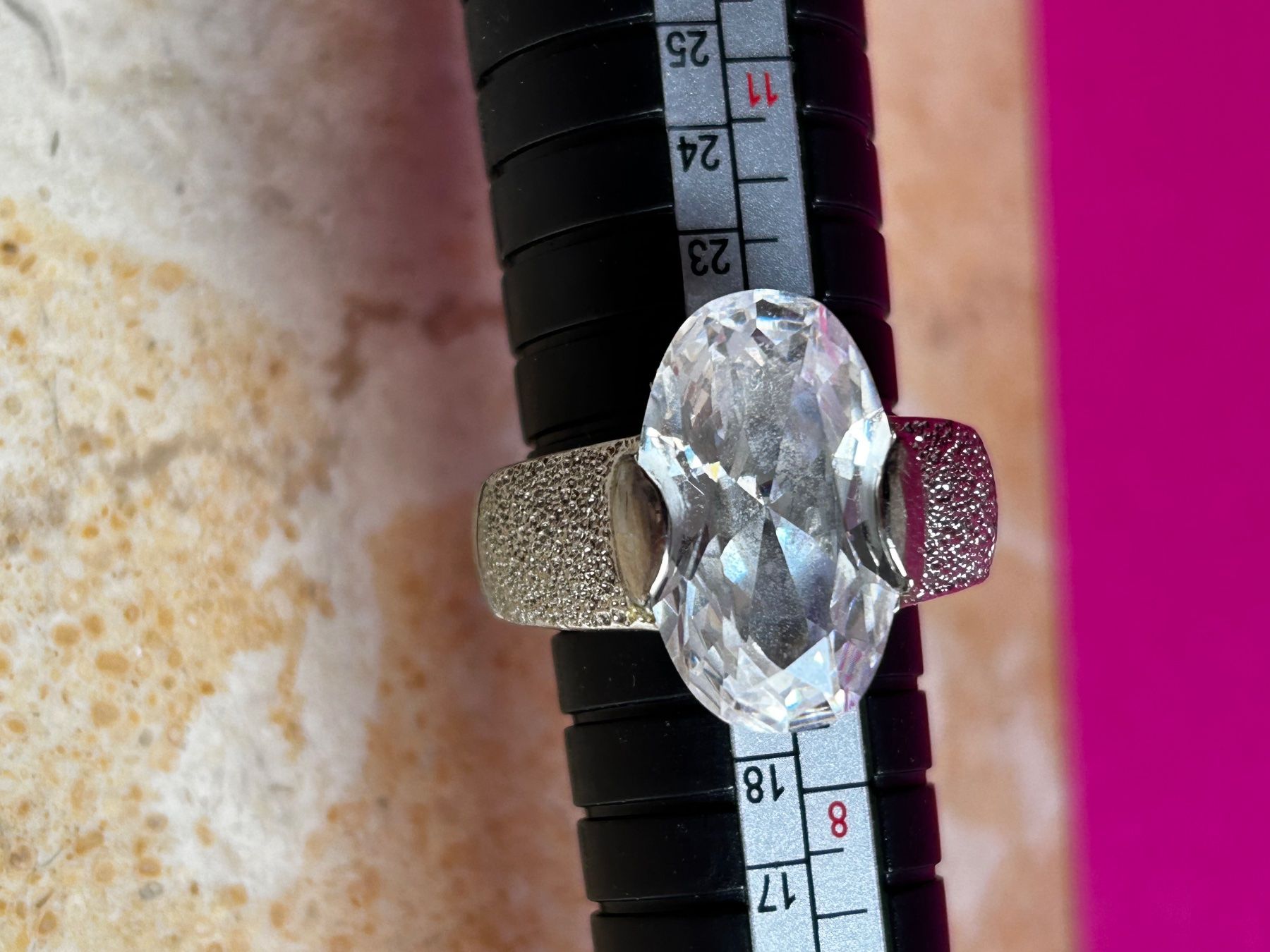 Ringe: Ring mit weissem Stein Gr.60 – Defekt aus Dittingen von Bijoubelle