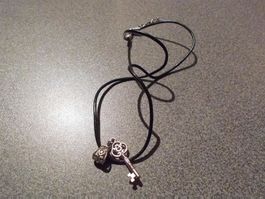 Kette schwarz, Anhänger Schlüssel
