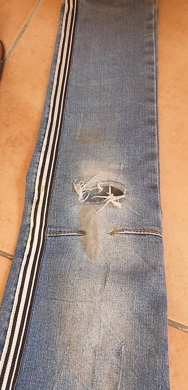 Pantaloni: lässige Stretch Jeans Gr. 134 – Usato da Gamprin venduto da man_j9fr 3