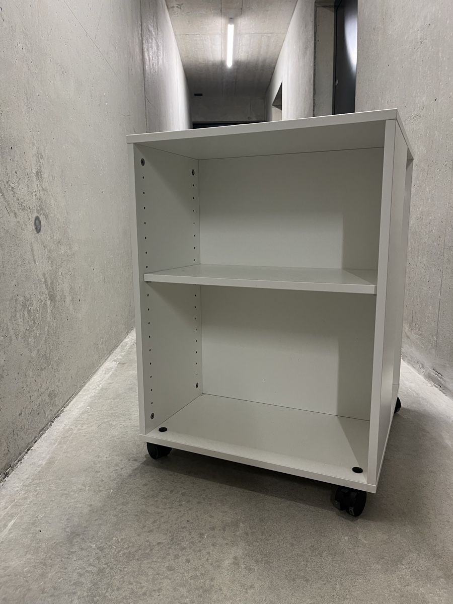 Banconi: Rollcontainer weiss mit Ablagen – Usato da Langenthal venduto da 123. 1