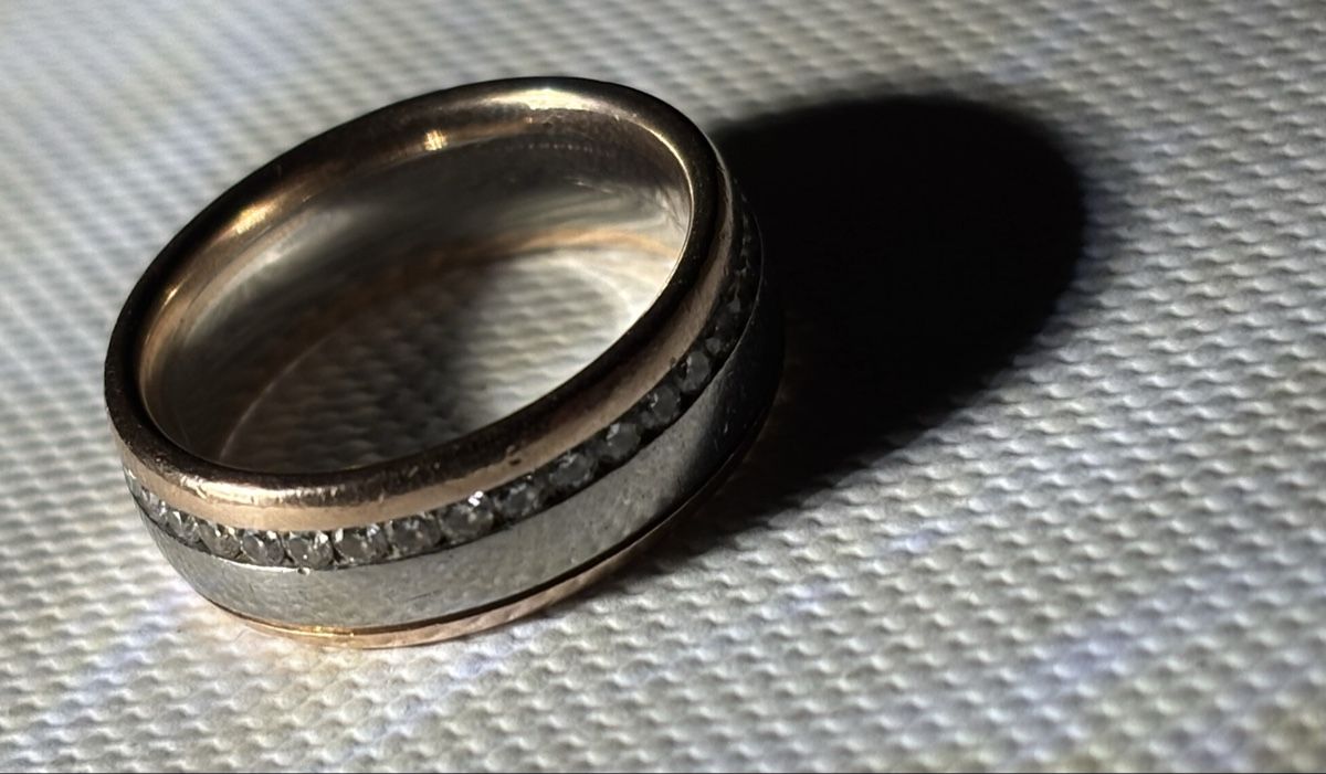 Anelli: Traumhafter Ring mit vielen Brillianten – Usato da Biel-Benken BL venduto da Pepsi23