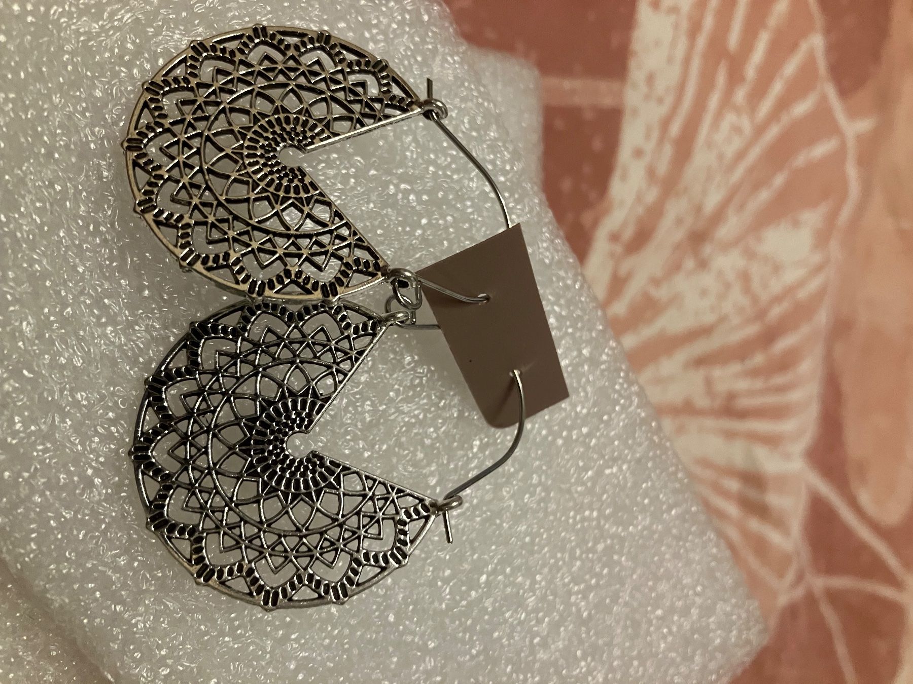 Orecchini pendenti & Orecchini a lobo: Modeschmuck silberf. Ohrhänger, rund mit Hohlmuster, neu – Nuovo (secondo la descrizione) da Affoltern am Albis venduto da Dlotti 2