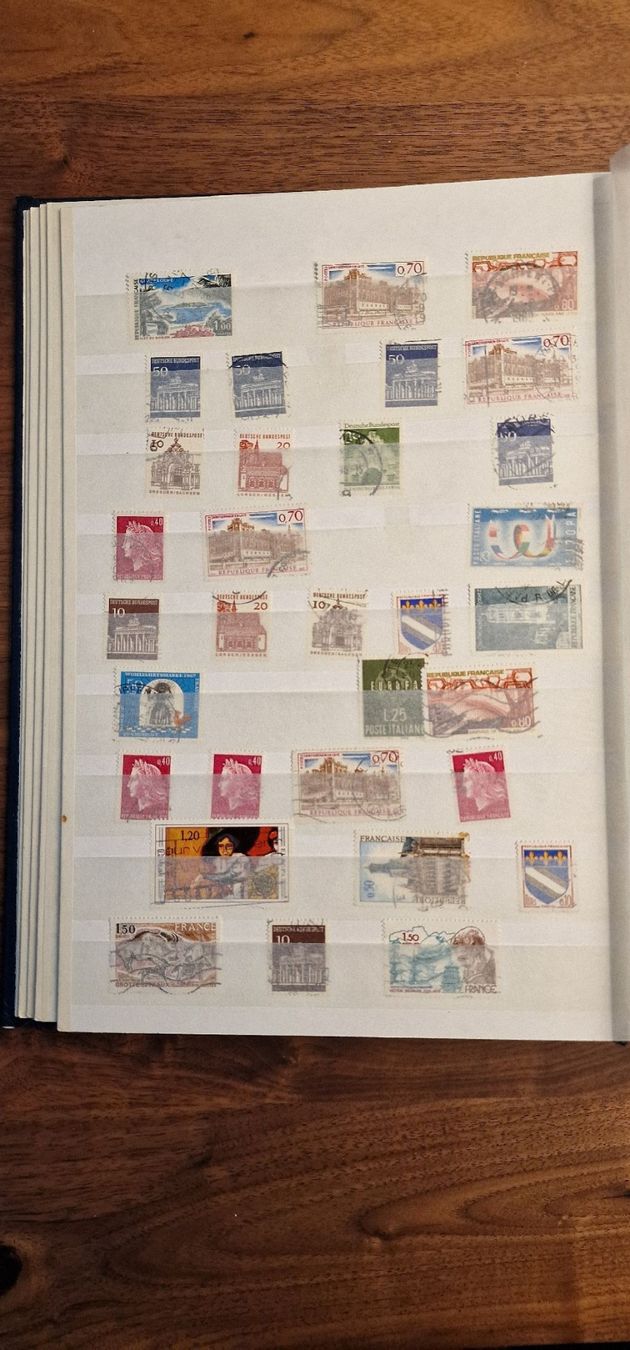 Tutti i francobolli: Briefmarkensammlung international – Usato da Stüsslingen venduto da dolphine_blue 7