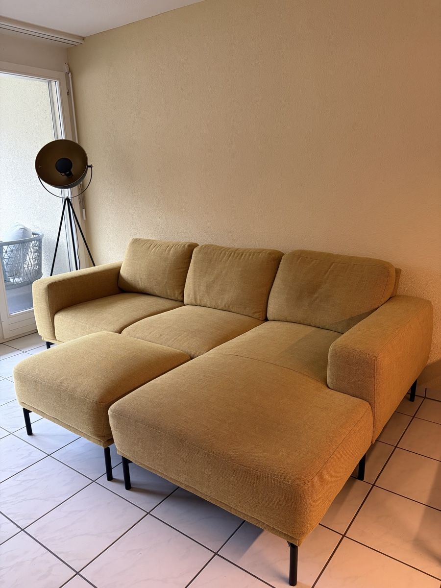Divani: Gelbes Sofa inkl. Höcker – Usato da Wollerau venduto da Tho_n9hq 1