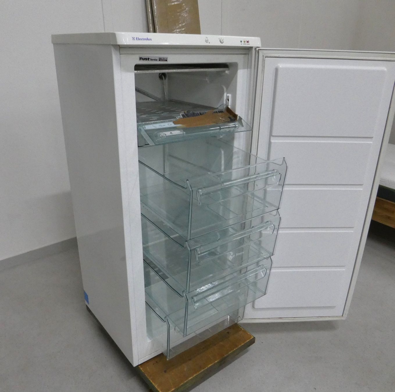Electrolux Gefrierschrank: Electrolux Gefrierschrank – Gebraucht aus Volketswil von brockipfannenstil 3