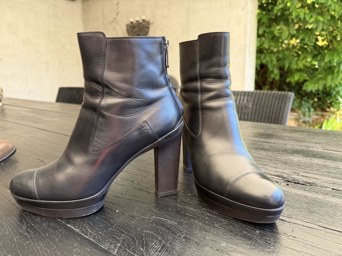 Santoni Damenschuhe: Santoni Stiefelette – Gebraucht aus Uetikon am See von ICA66