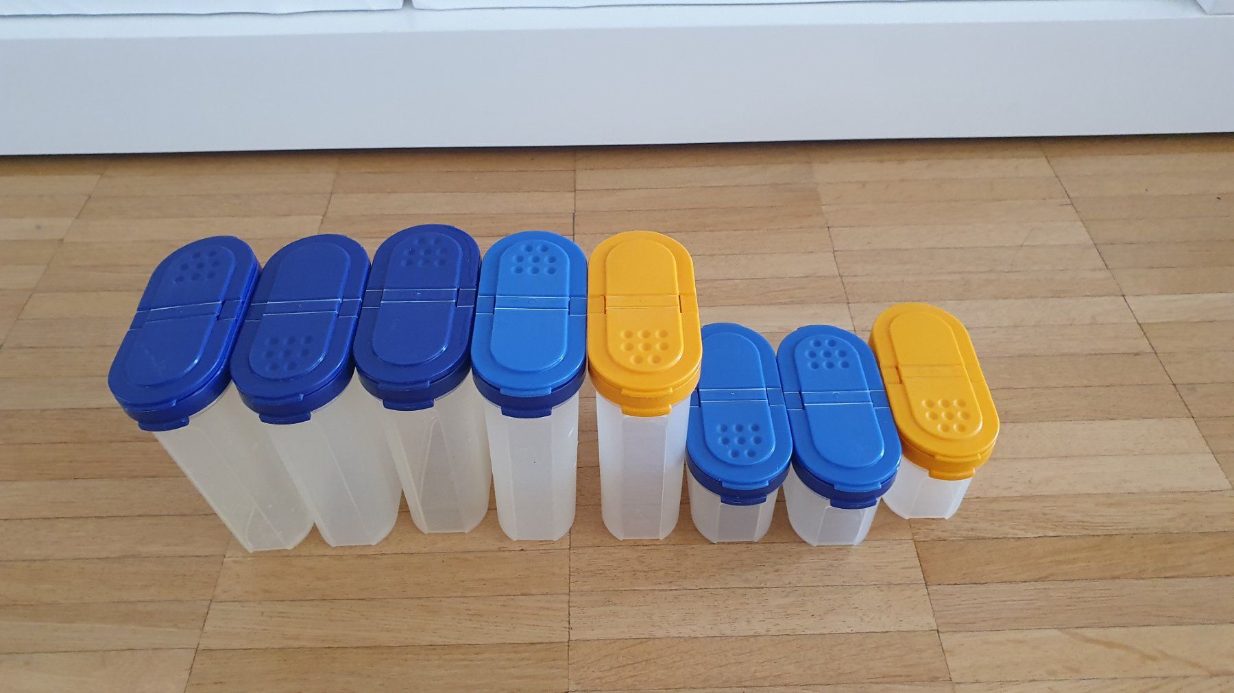 Tupperware Contenitori & Simili: Tupperware Gewürzbehälter 8 er Set ,Top! – Usato da Laufenburg venduto da megane1959