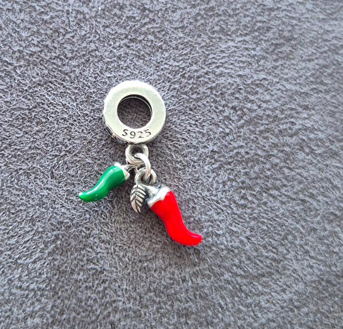 Ciondoli: Silber Charm Peperoncino +Garantie – Nuovo (secondo la descrizione) da Rotkreuz venduto da Carbone_Bijou-Shop