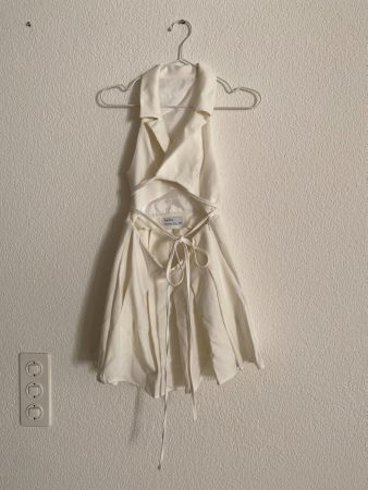 Weisses/Cremefarbenes Kleid von Bershka