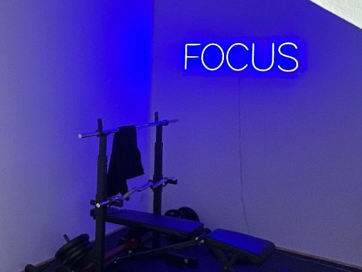 Lampade: Blaues Neon Leuchtschild “FOCUS" – Usato da Zürich venduto da cfh_cg22 2