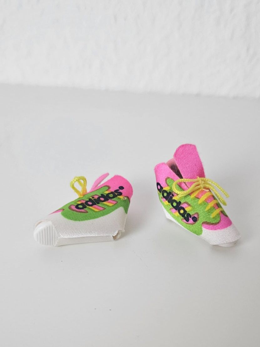 Puppen: Vintage Barbie Adidas Schuhe – Gebraucht aus Dättwil AG von son_x2fq 2