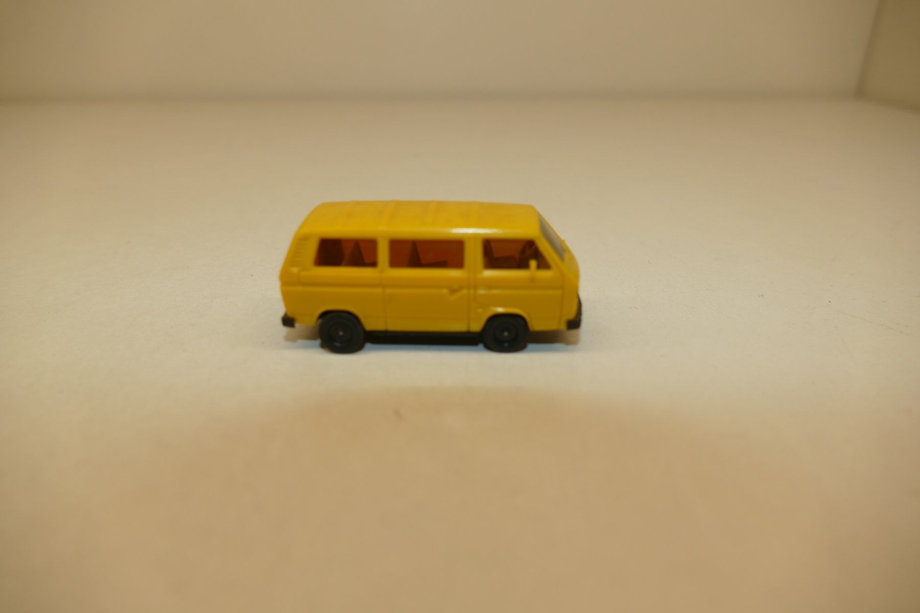 Herpa Modellini d'auto: Herpa 1:87: VW Bus gelb – Usato da Niederhasli venduto da Flash32 3