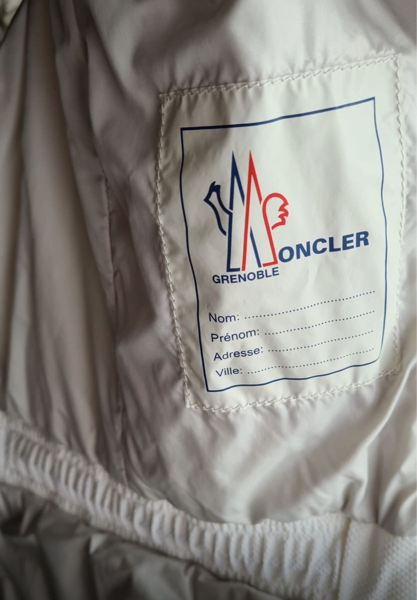 Moncler Gilets & Westen: Gilet von Moncler – Gebraucht aus Widnau von Sheleila 5