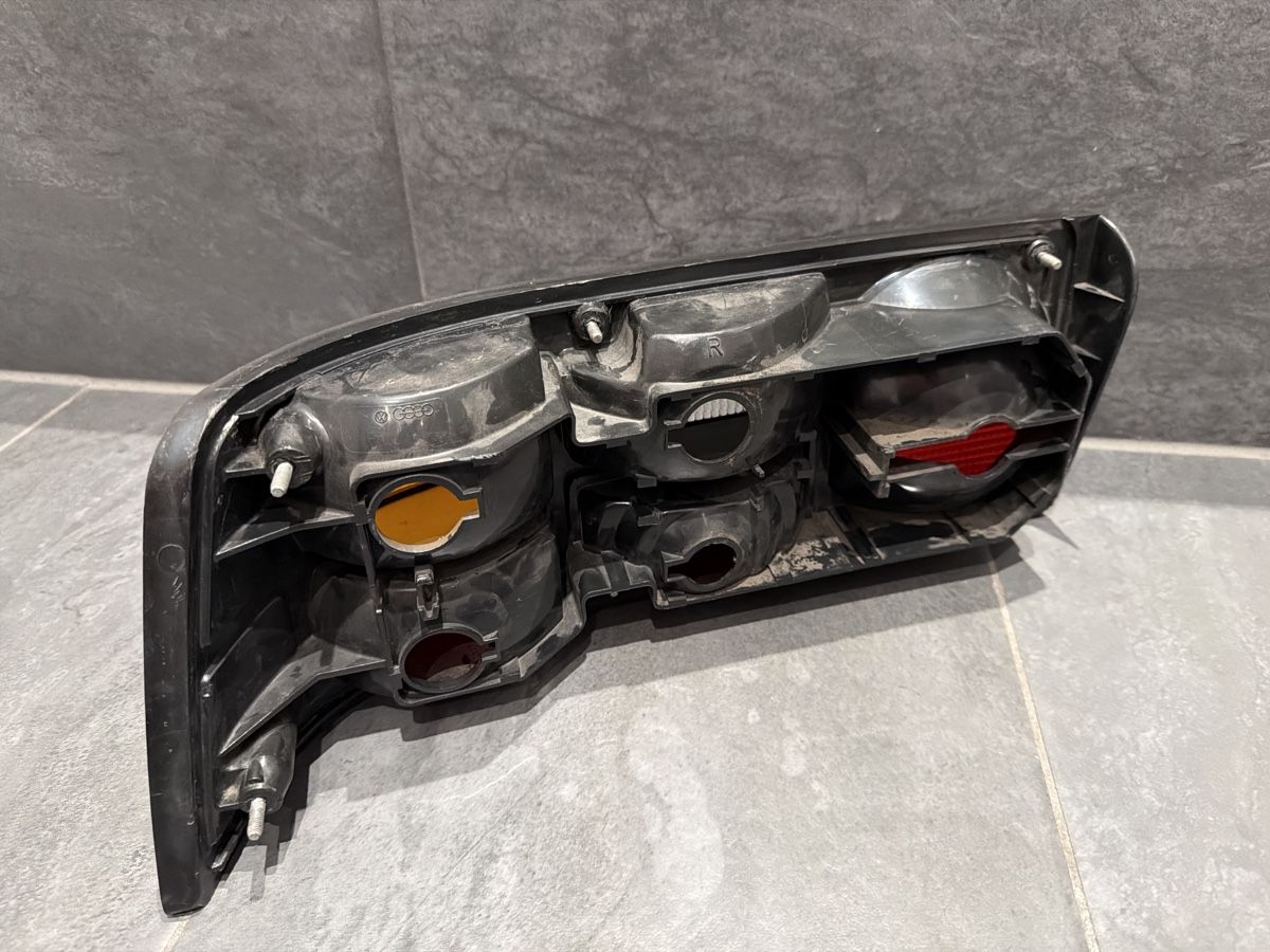 Porsche Tutti pezzi di ricambio auto: Porsche 924 Rücklechte rechts – Usato da Wolfwil venduto da Rolex1 2