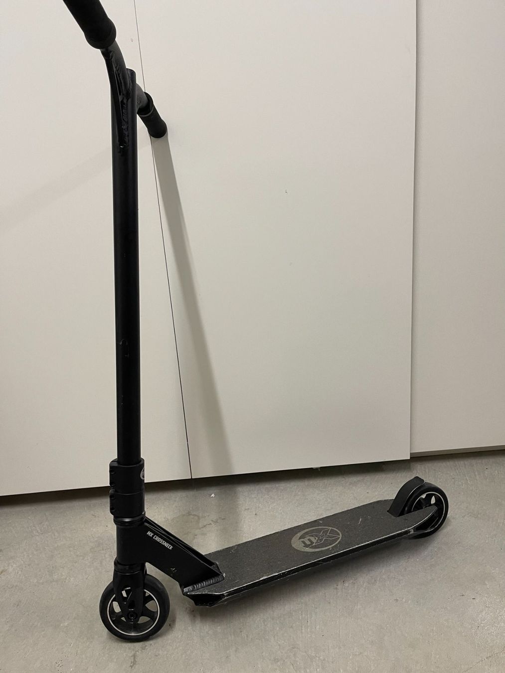 Fahrzeuge für Kinder: Trottinette MX Crossneck noire – Gebraucht aus Thalwil von Smotha