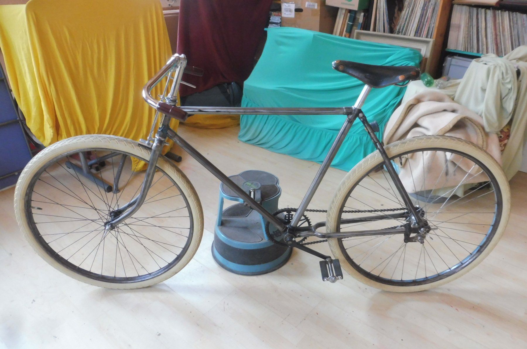 Vélos: Oldtimer Velo mit weissen Reifen – D'occasion à Maschwanden par struppiundtim 1