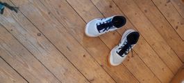 Hallenschuhe Asics weiss blau gebraucht guter Zustand