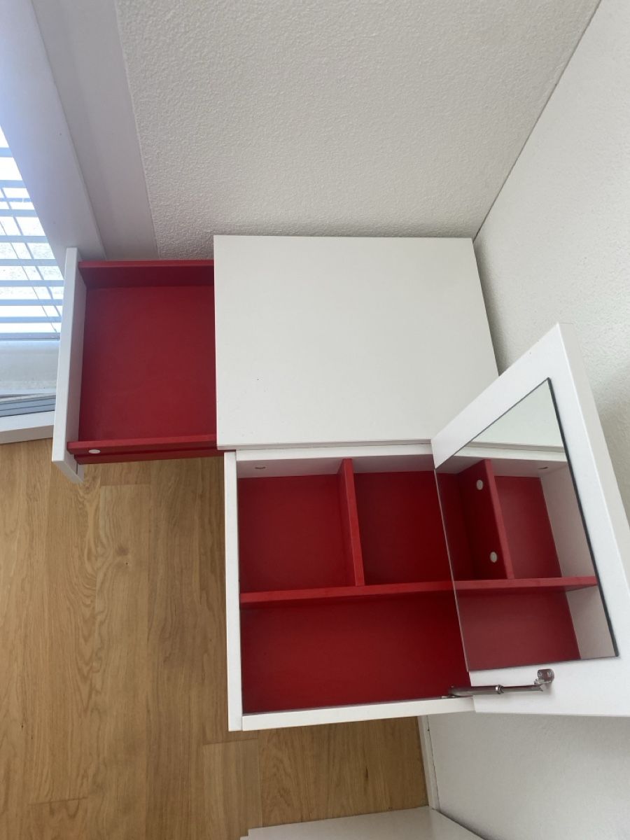 Ikea Schminktische: Schminktisch mit einklappbarem Spiegel – Gebraucht aus Niederweningen von leo_2jlz 4