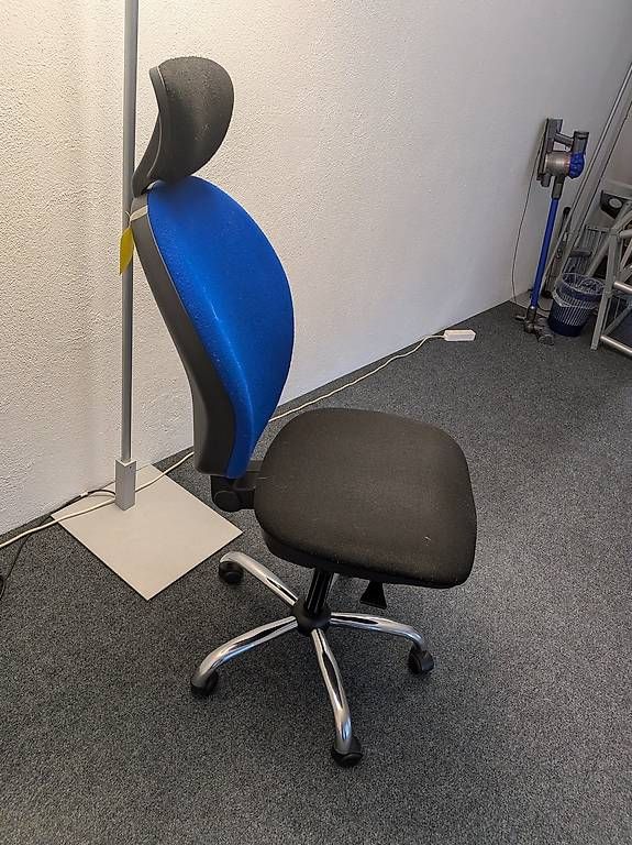 Chaises: Bürostuhl mit Rollen – D'occasion à Zürich par Hungi04
