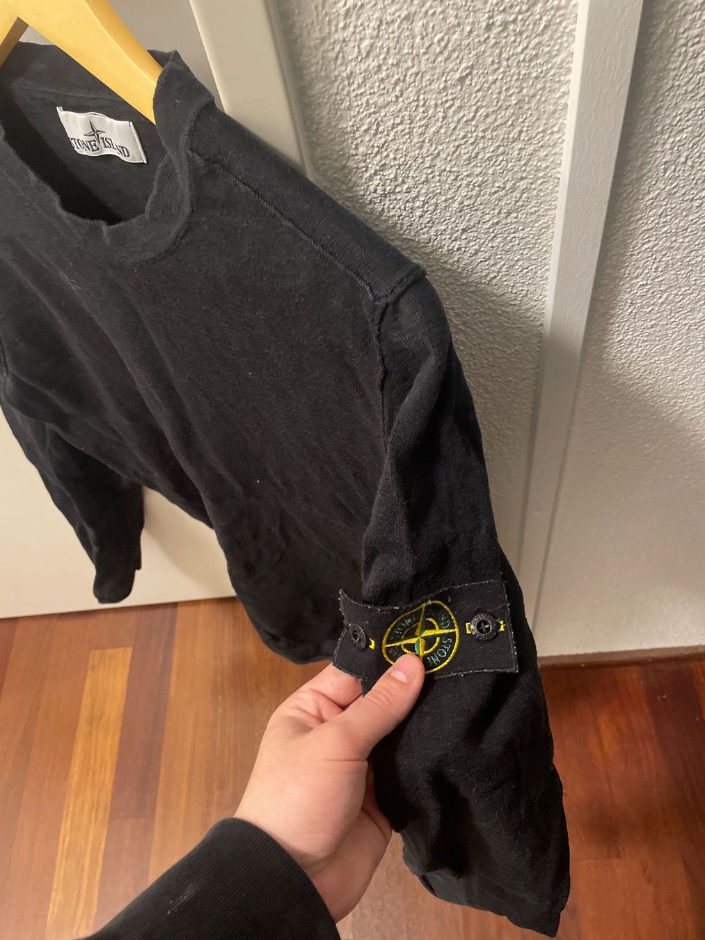 Stone Island Maglioni & Felpe: Schwarzer Stone Island Pullover, Grösse M – Usato da Bubikon venduto da mil_qmf9 1