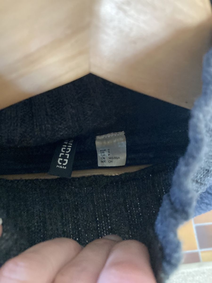 H&M Maglioni & Felpe: Grauen Poncho – Usato da Azmoos venduto da alix001 1
