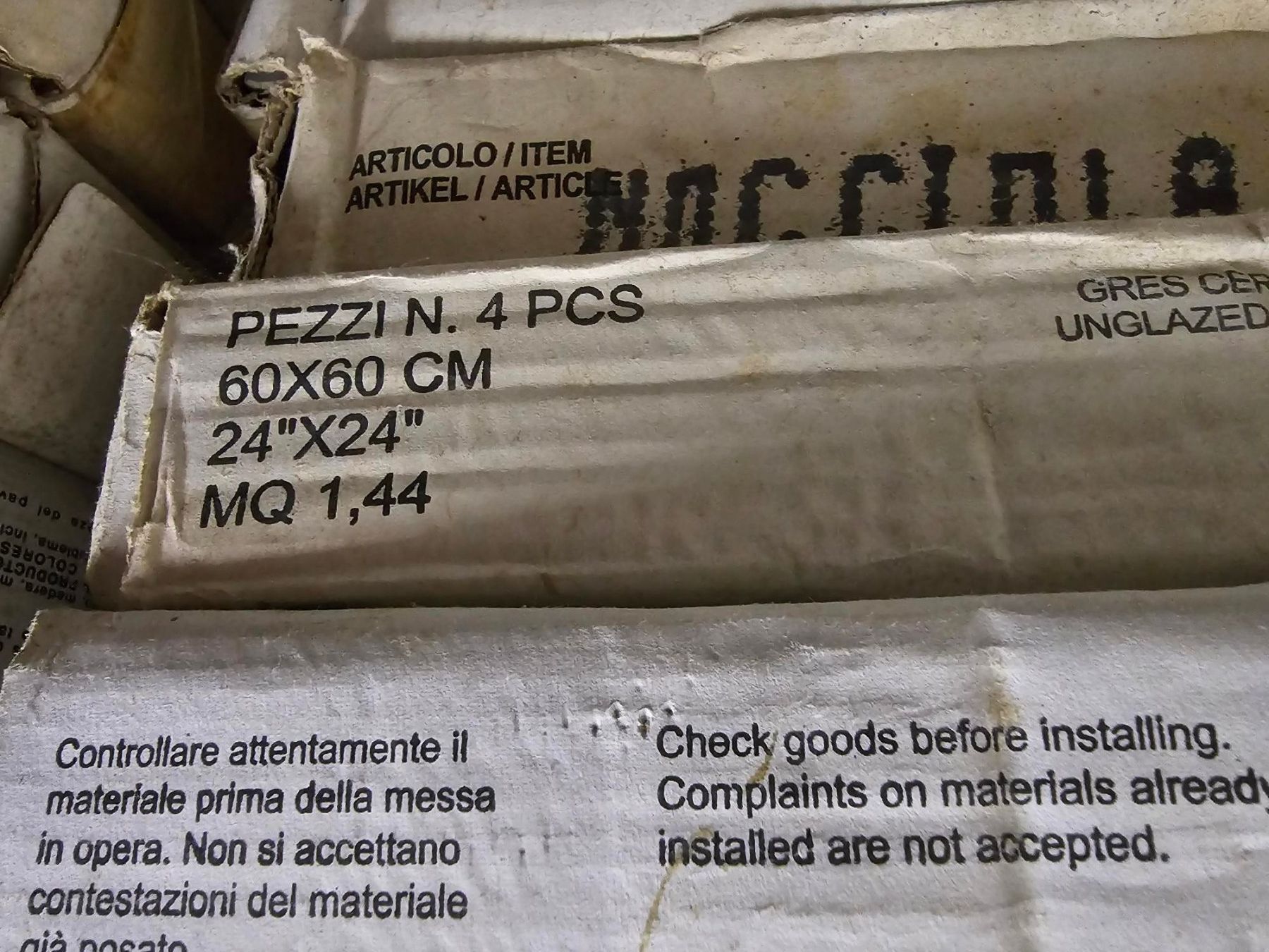 Bodenbeläge: Feinsteinzeug: Nussfarbig 4er-Pack 60x60cm, ungeöffnet – Neu und originalverpackt aus Baar von Bravo88 1