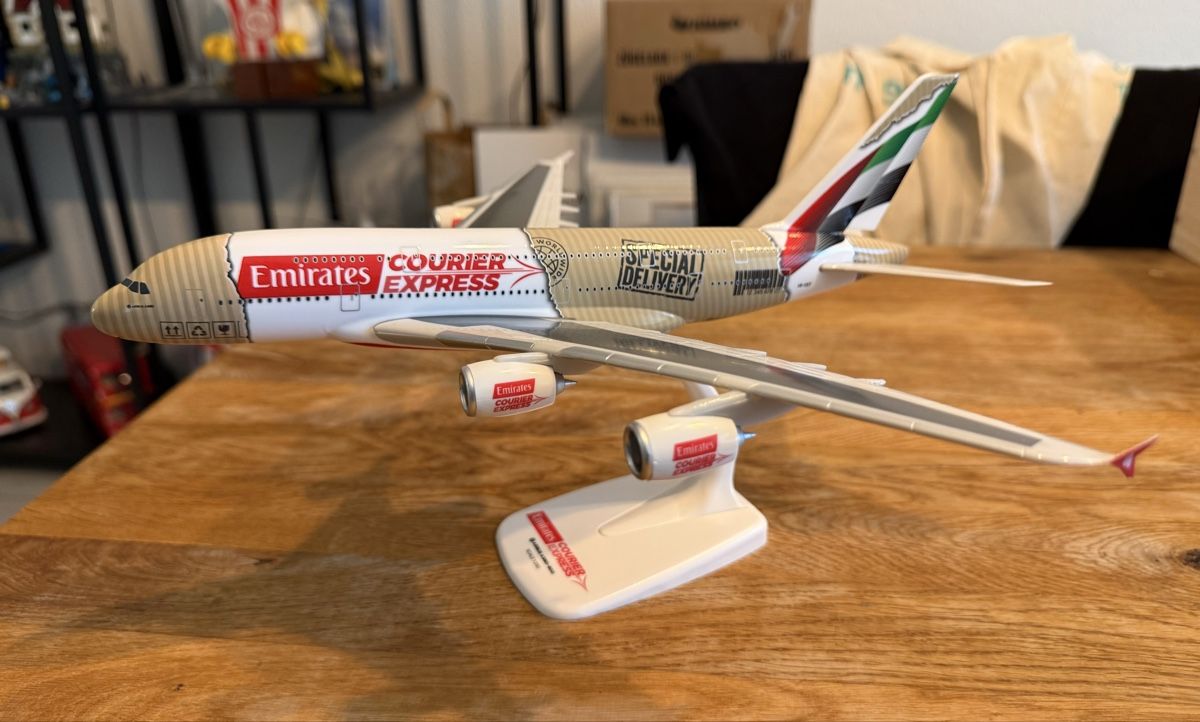 Kit di modellismo & Modellini statici: Emirates Modell 1:250 Courier Express Livery – Usato da Dietwil venduto da SumSum13