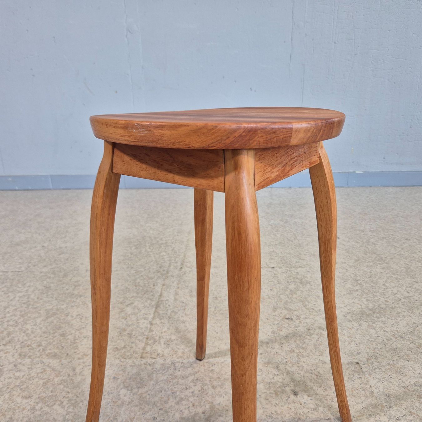 Tabourets: Hocker Holz Höcker Blumenhocker Blumentisch – D'occasion à Nottwil par Wondewa-Shop 7