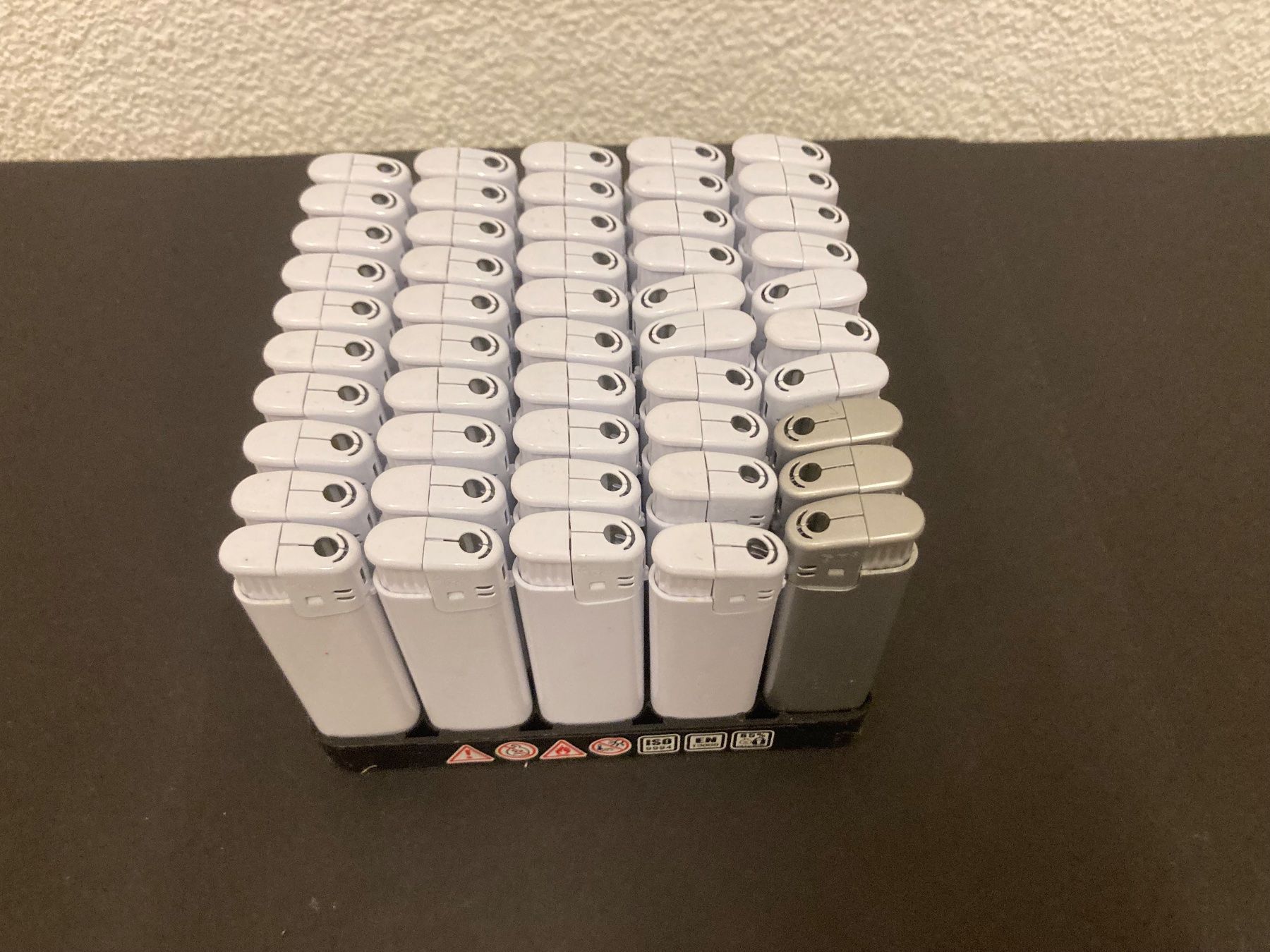 Feuerzeuge: Feuerzeuge Display mit 50 Stück – Neu und originalverpackt aus Neuenhof von jorogo 1