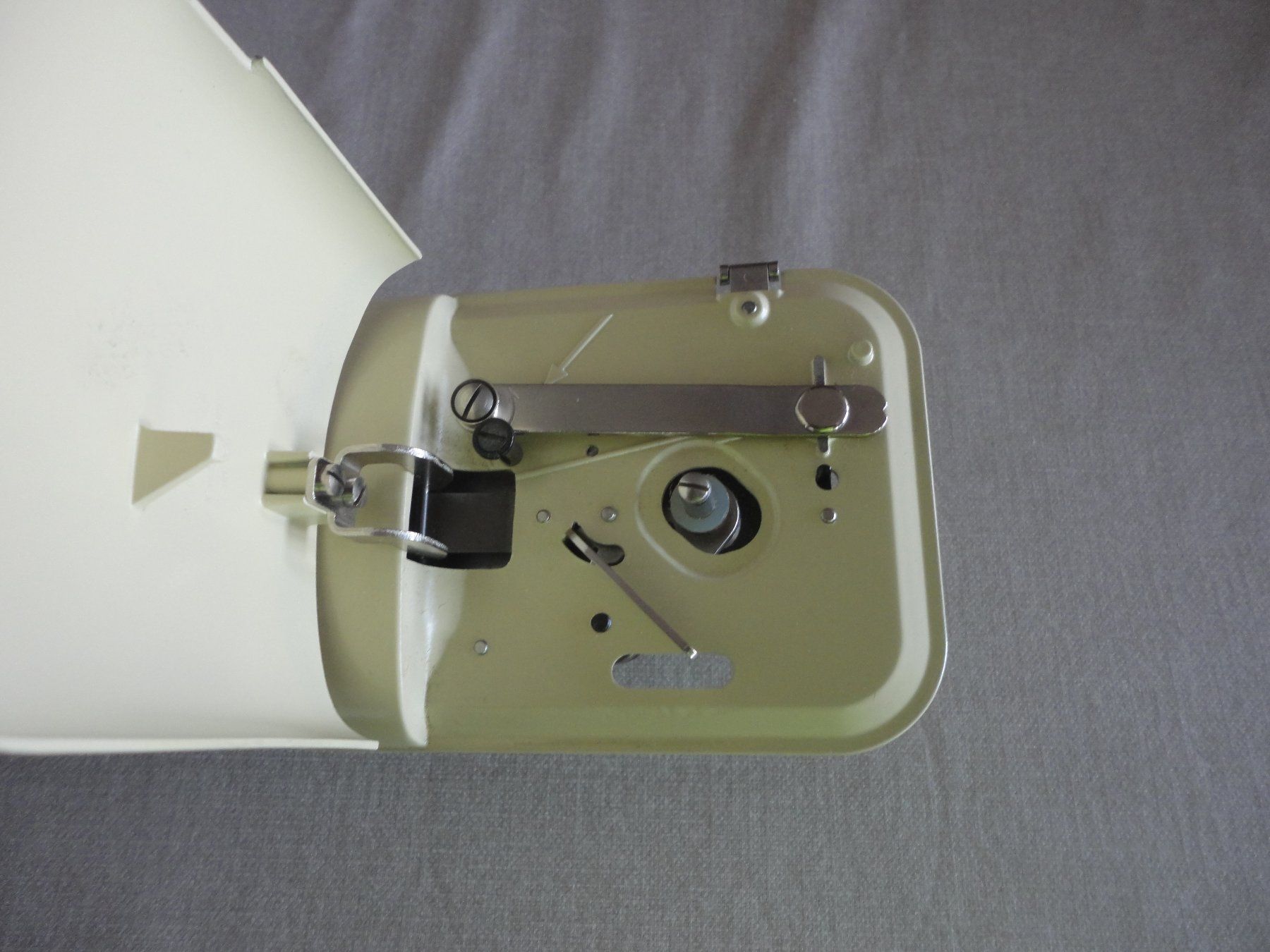 Bernina Nähmaschinen: Bernina 730 couvercle supérieur – Gebraucht aus Morges von toutoccaz 4