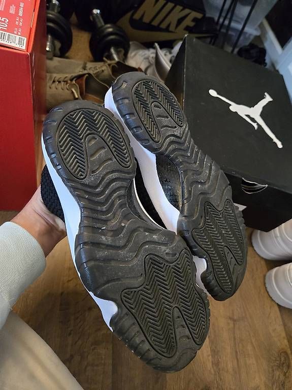 Jordan Scarpe da uomo: Nike Air Jordan 11 Future – Usato da Thun venduto da Snkrfrkr 4