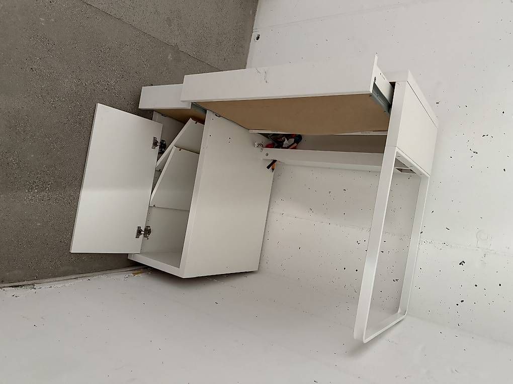 Schreibtische: Ikea Kinder Schreibtisch – Gebraucht aus Unterkulm von lulfaca 1