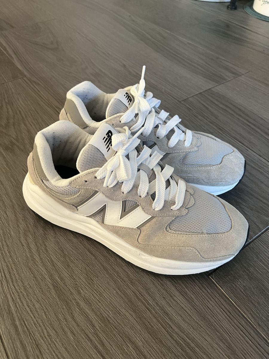 New Balance Scarpe da uomo: New Balance 5740 Grises – Nuovo (secondo la descrizione) da Villars-Ste-Croix venduto da Maaaat 1
