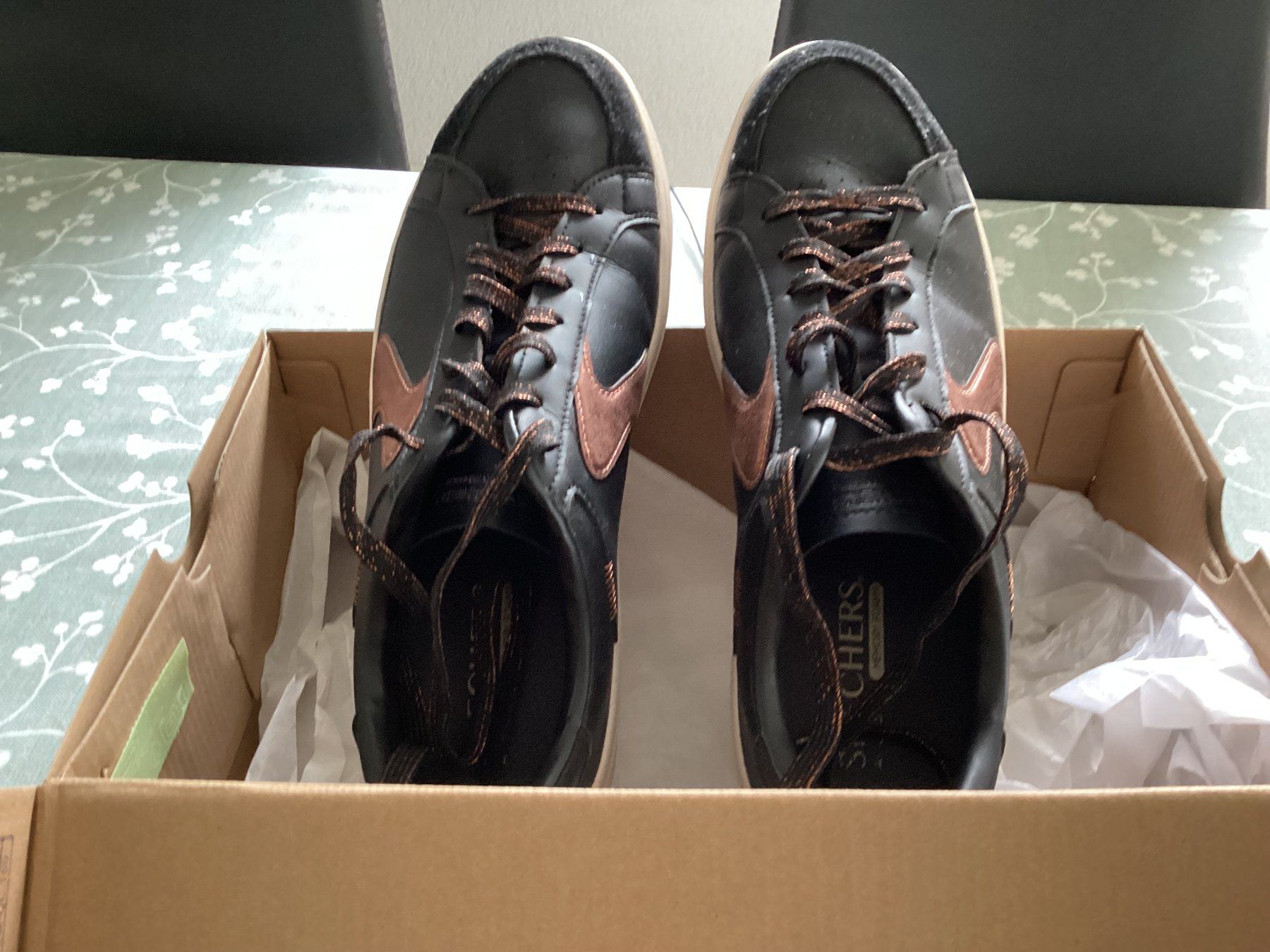 Skechers Scarpe da donna: SKECHERS Gr.40, schwarz- kupfer – Usato da Belp venduto da Syuv