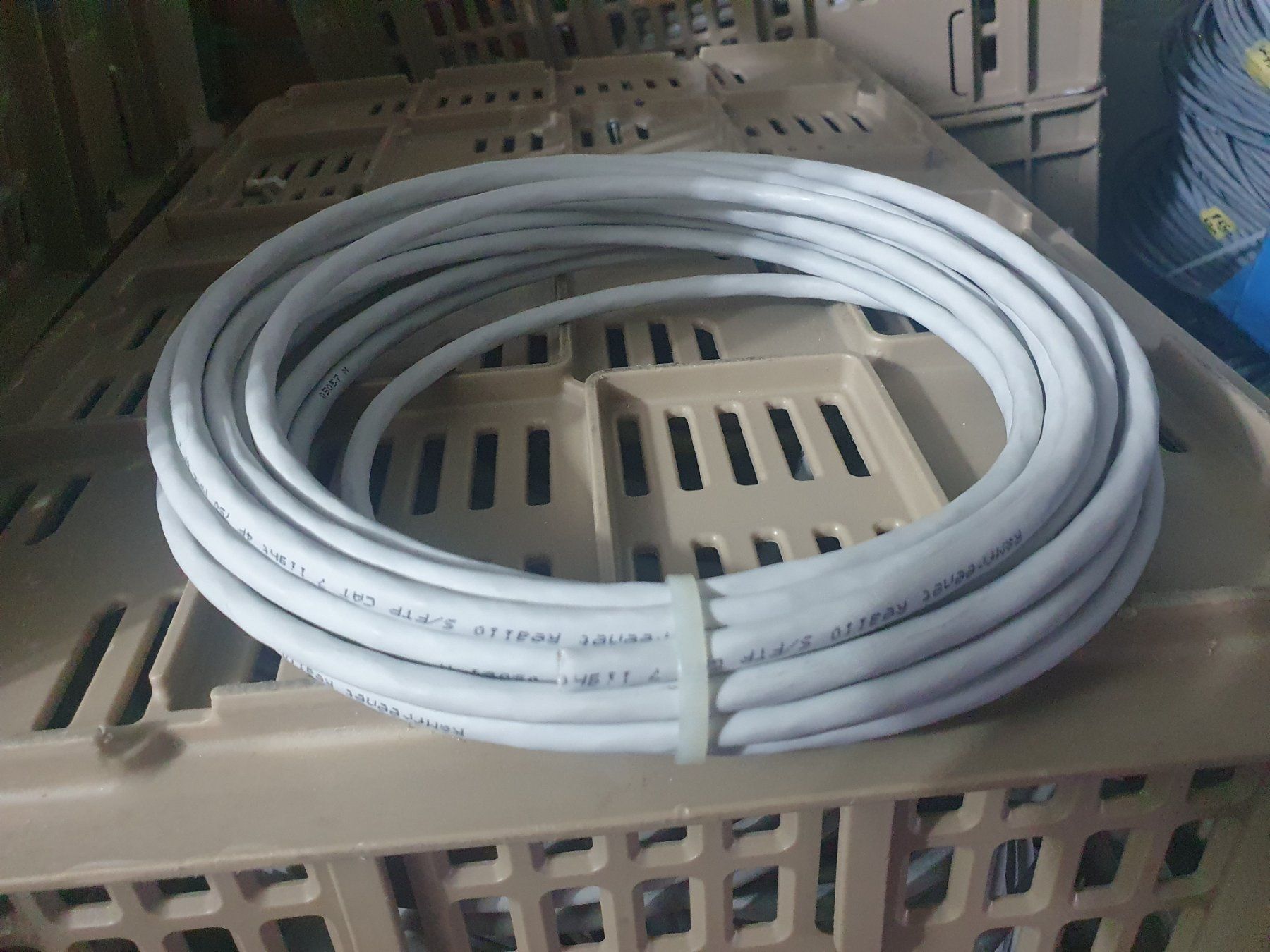 Cavi: LAN Verlegekabel Datenkabel Kat7 Cat7 8m UKV      Menge? – Usato da Zürich venduto da eymen20 1