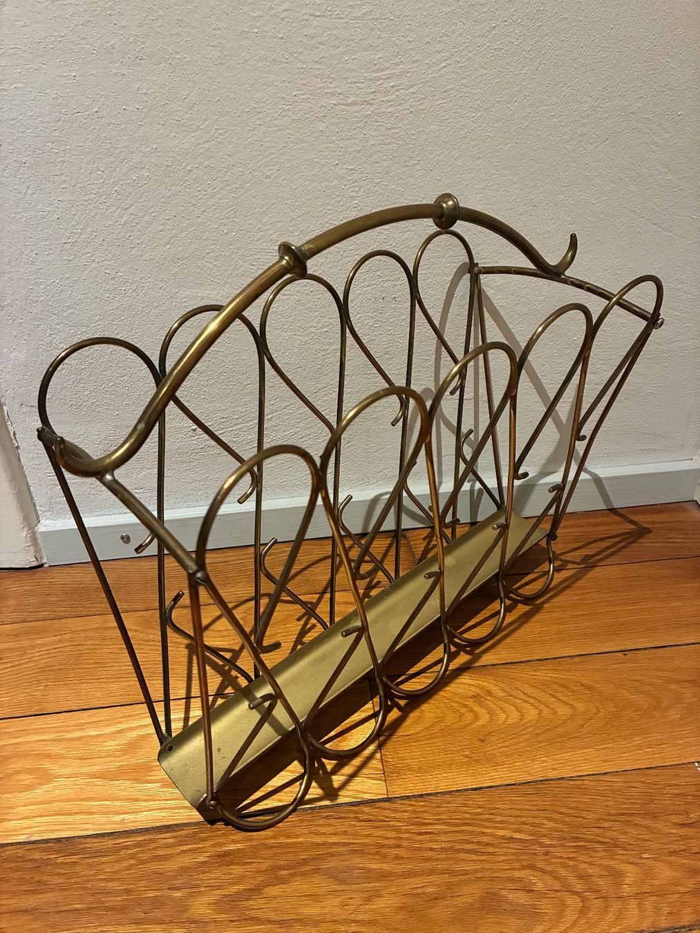 Altro per la casa: Messing Zeitungsständer, Vintage – Usato da Baden venduto da usewhatyouhave