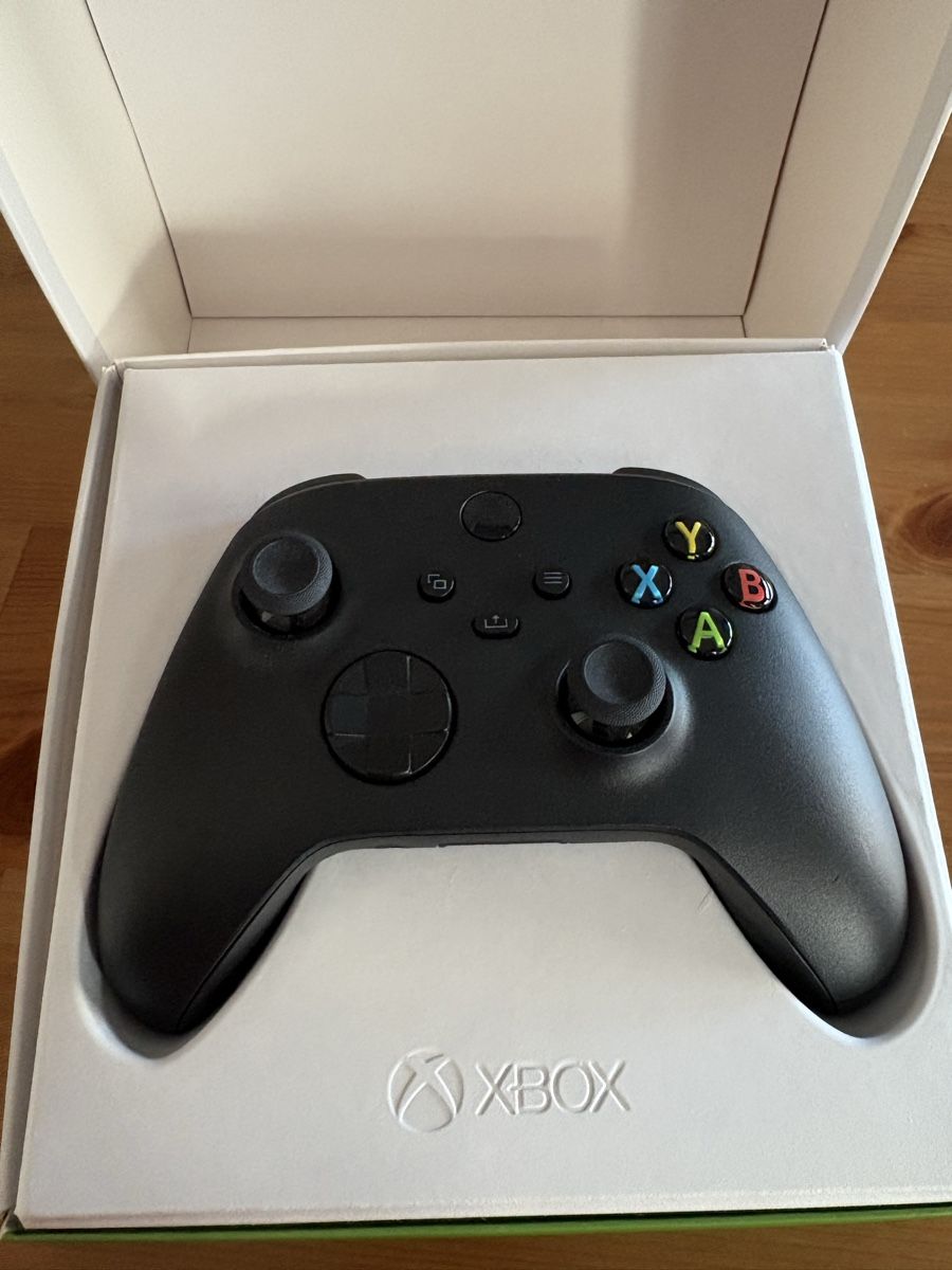 Microsoft Controller: Xbox Controller Wireless Black with USB -C Cable new – Nuovo (secondo la descrizione) da Lausanne venduto da mar_s2w8 1